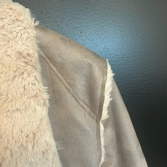 Saks 5th  Avenue faux suede Sherpa jacket size S In excellent condition - Picture 6 of 9